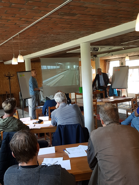 Farmer Arjen Vlaming, Iland of Texel, the Netherlands, about first Artificial Floor Housing System in practice